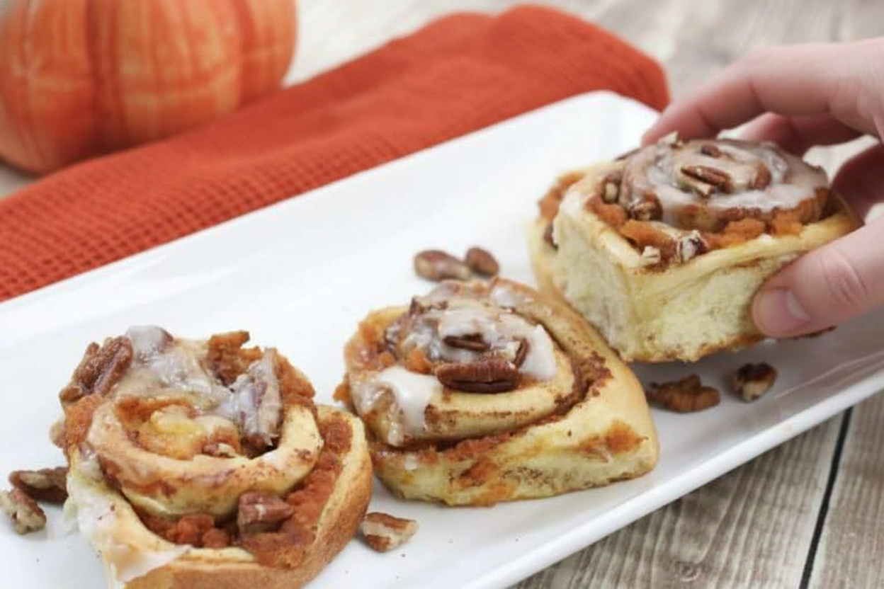 Easy 3 Ingredient Pumpkin Cinnamon Rolls